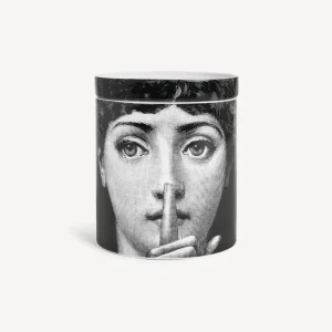 Fornasetti Candela Profumata Nel Mentre - Decoro Mascherina - Fragranza Frutto Proibito^ Candele Profumate