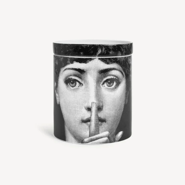 Fornasetti Candela Profumata Nel Mentre - Decoro Mascherina - Fragranza Frutto Proibito^ Candele Profumate