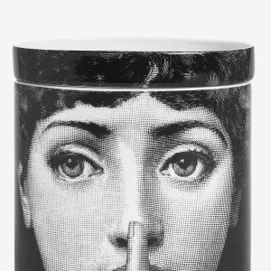 Fornasetti Candela Profumata Nel Mentre - Decoro Mascherina - Fragranza Frutto Proibito^ Candele Profumate