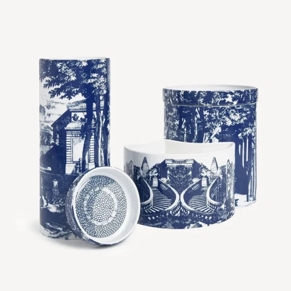 Fornasetti Nel Mentre Set Di Tre Candele Profumate - Decoro Giardino Settecentesco - Fragranza Giardino Segreto^ Candele Profumate