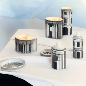 Fornasetti Nel Mentre Set Di Tre Candele Profumate - Architettura Decor - Immaginazione Fragranza^ Candele Profumate