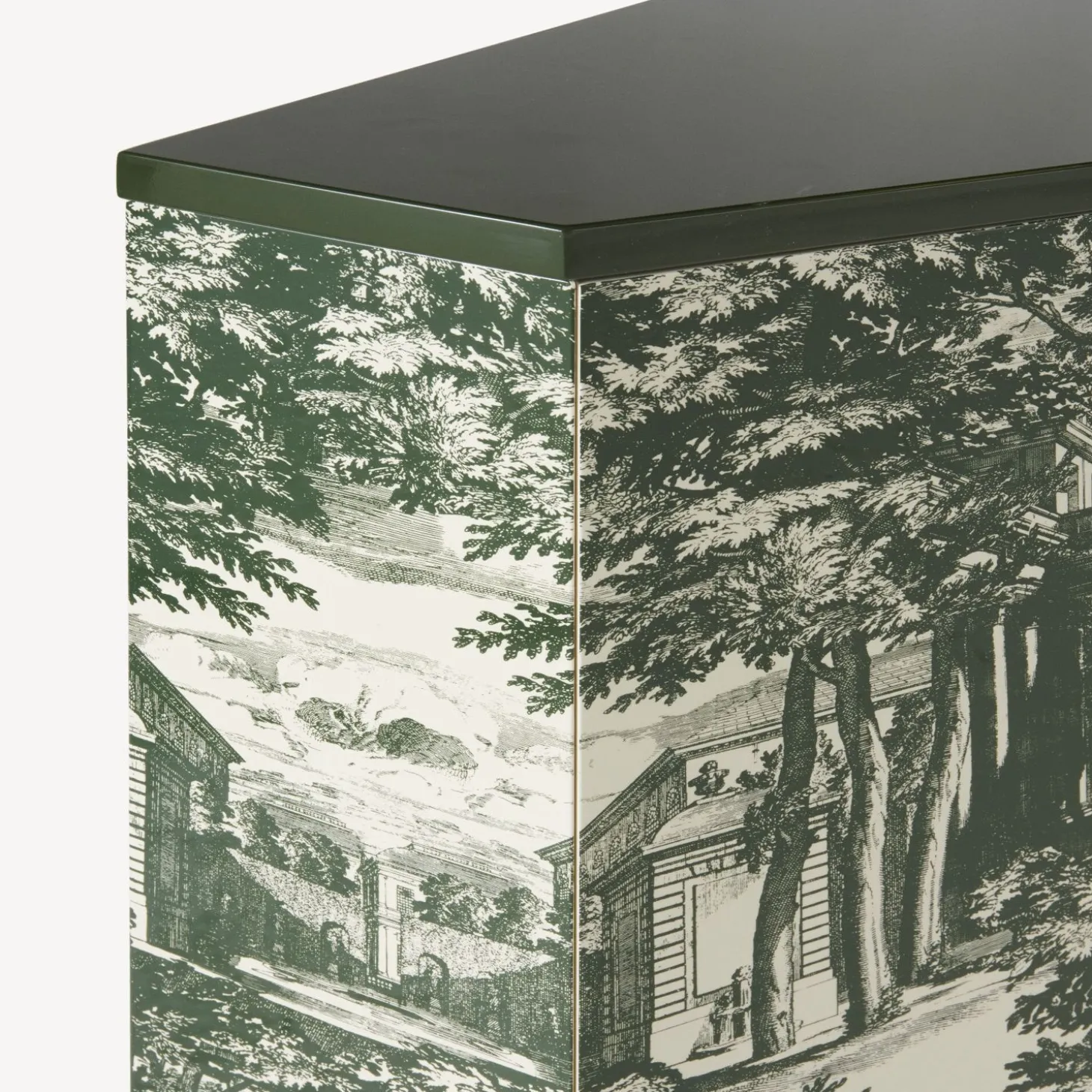 piccolo_mobiletto_poliedr_3.webp Fornasetti Piccolo Mobiletto Poliedrico Giardino Settecentesco^ Armadietti